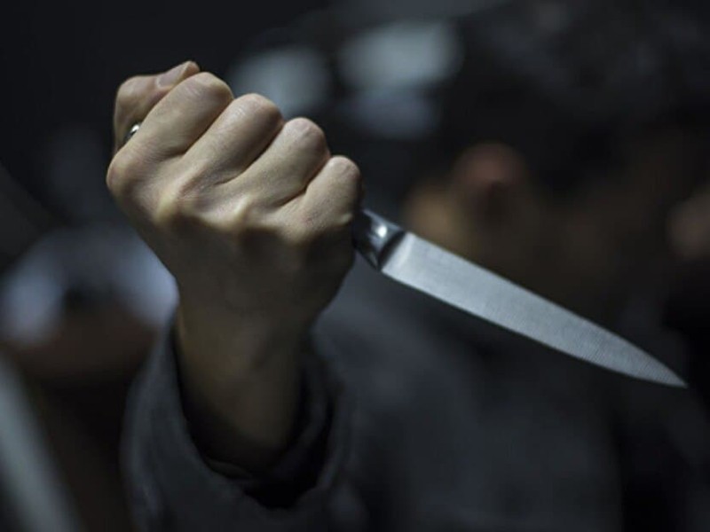 У столичному кафе ножем вгамували відвідувача, який кілька днів влаштовував конфлікти