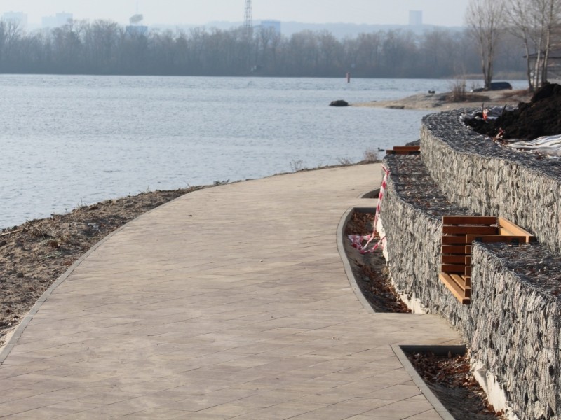 На березі Дніпра народжується новий парк із незвичайною набережною