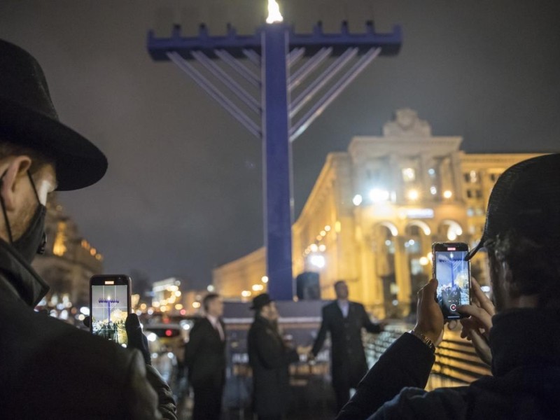 Віталій Кличко запалив другу ханукальну свічку на Менорі в центрі Києва