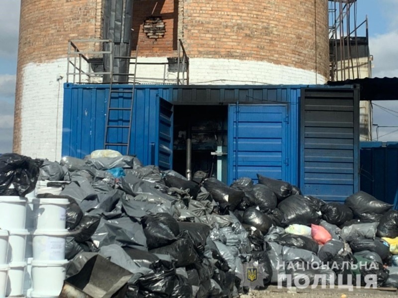 6 тисяч тонн медвідходів просто неба: фірма на Київщині завалила небезпечним сміттям 4 області