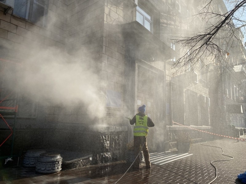 Будинок на Володимирській очистили від графіті – неймовірний результат (ФОТО)