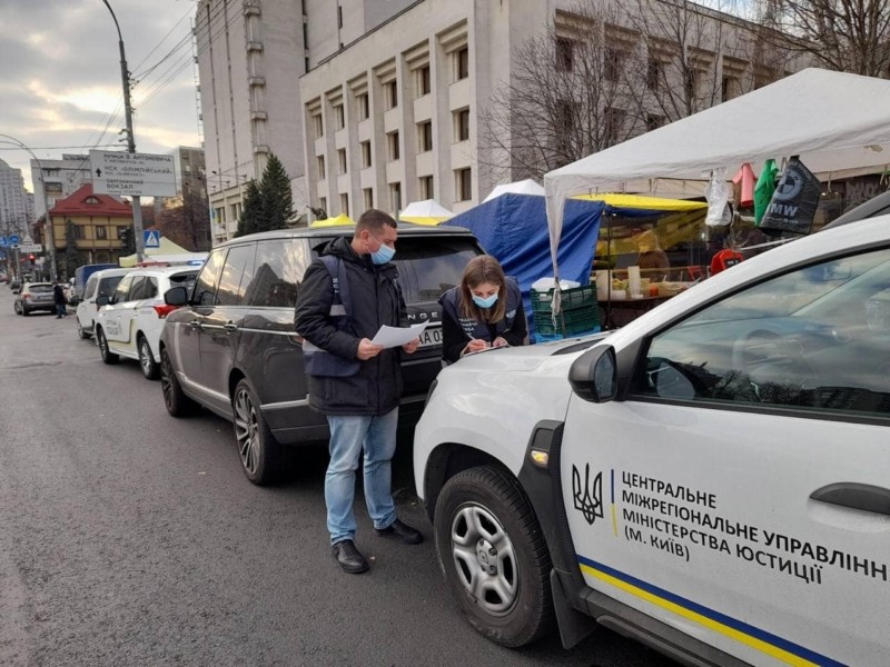 Майже 150 неоплачених штрафів: в Києві у водія-“гонщика” конфіскували його “ракету” (ВІДЕО)