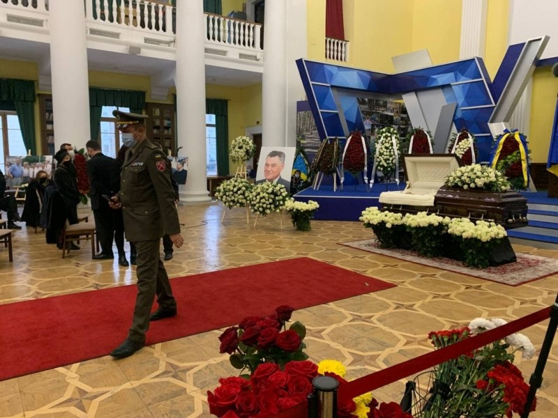 У Києві проходить церемонія прощання з ексмером Олександром Омельченком (ФОТО, ВІДЕО)
