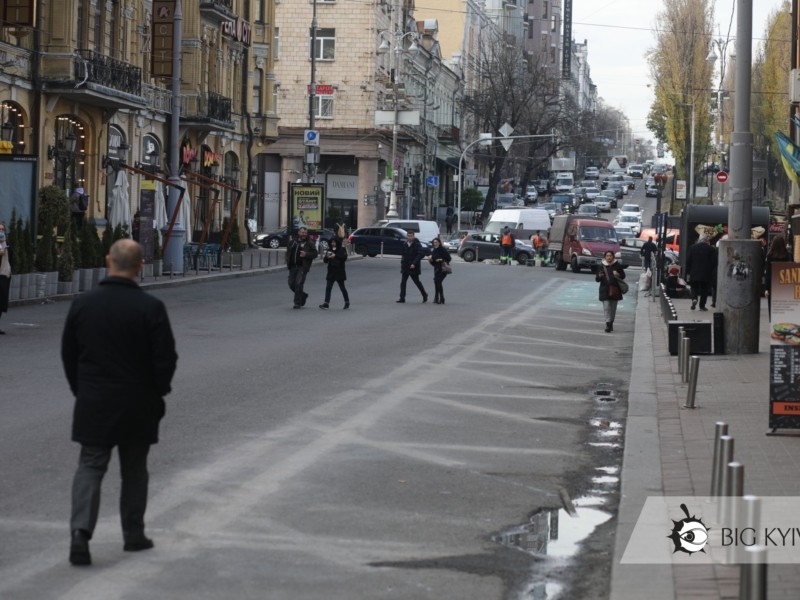 Боротьба за пішохідну Бессарабку: з площі зникли бетонні блоки – водіям нагадали про десяток відеокамер