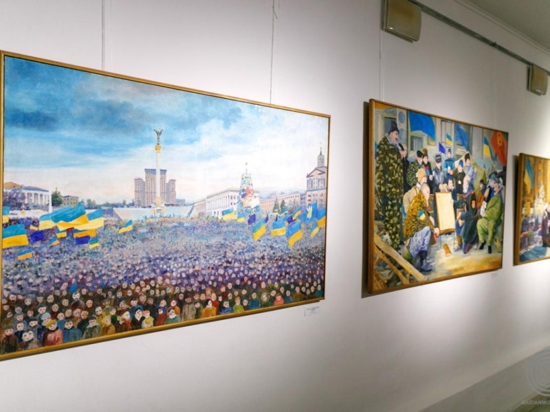 У Музеї Івана Гончара відкрили виставку картин про Помаранчеву революцію та Євромайдан