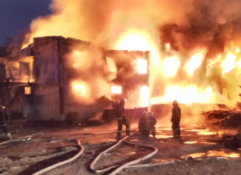 Рятувальники показали, як гасили масштабну пожежу в Ірпені (ВІДЕО)