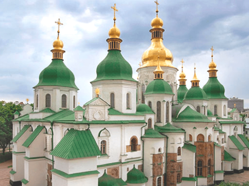 Реставрація Софії Київської: “відкопали” таємний вівтар, та взялися за куполи Трапезної церкви