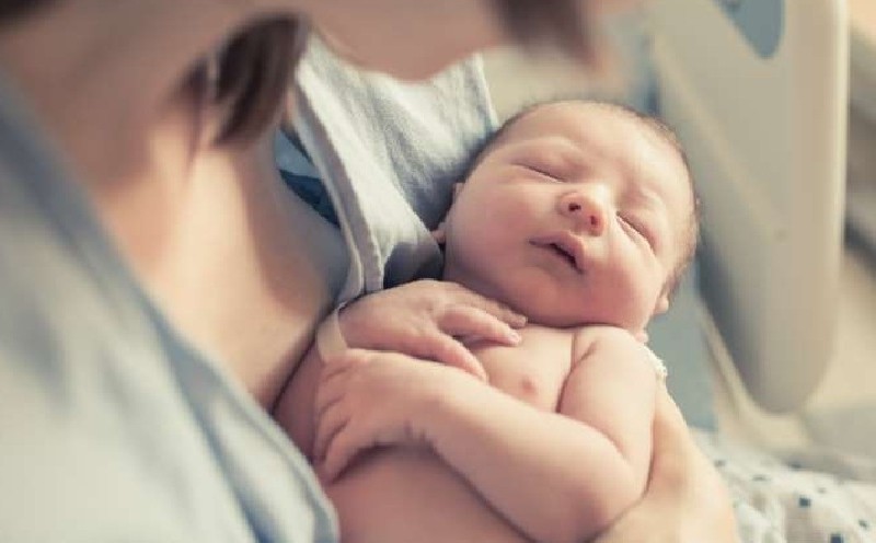 Дві доби від народження: у Києві коронавірус виявили у немовляти