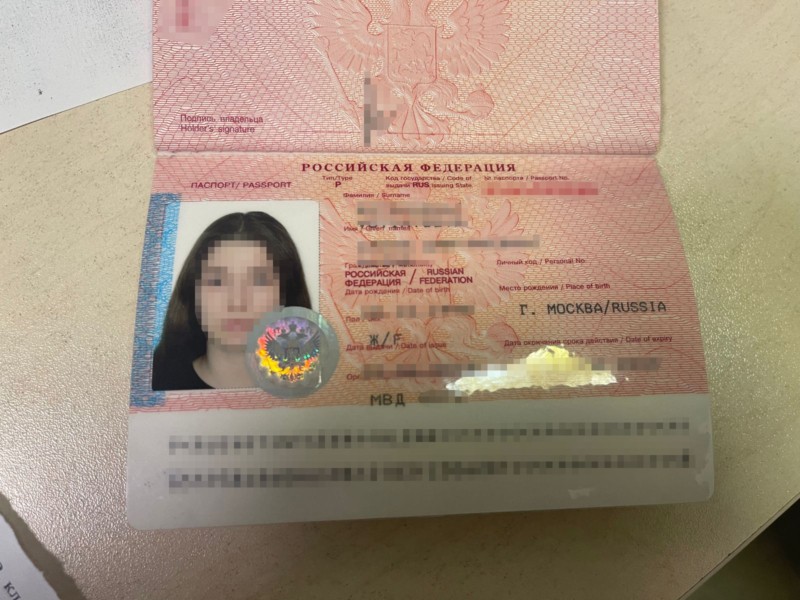 Російській блогерці, яка прилетіла до Києва, заборонили в’їзд в Україну (ВІДЕО)