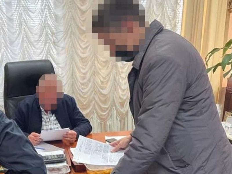 Селищний голова на Київщині організував $20 тисяч хабаря для чиновника Міноборони