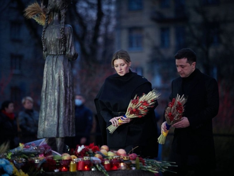 Президентське подружжя вшанувало пам’ять жертв голодоморів в Україні (ВІДЕО)