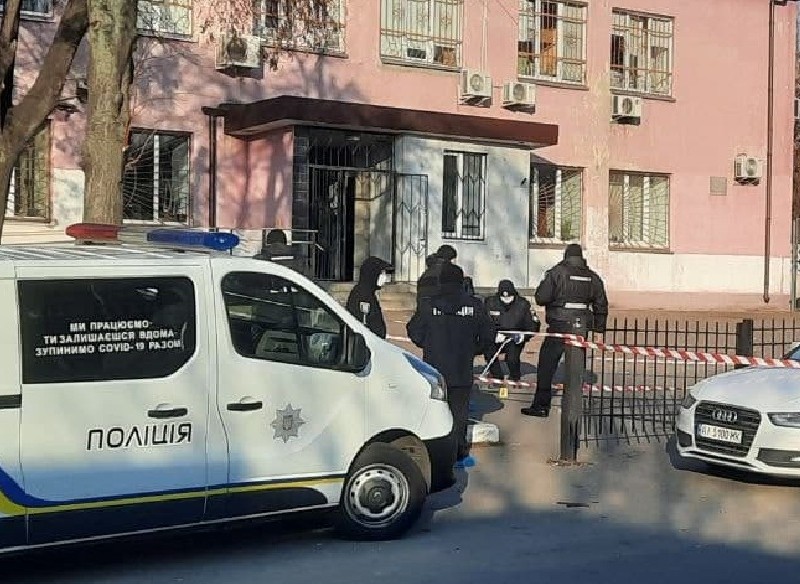 Стрілянина біля Святошинського суду: нападника затримано, пораненим виявився громадянин Грузії (ФОТО)
