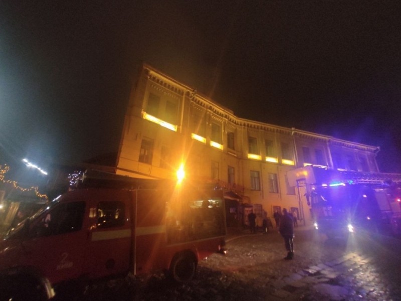 На Андріївському узвозі в Києві загорівся ресторан (ФОТО)