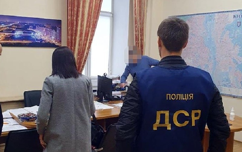 Київські комунальники привласнили 2 млн грн на ремонті під’їздів