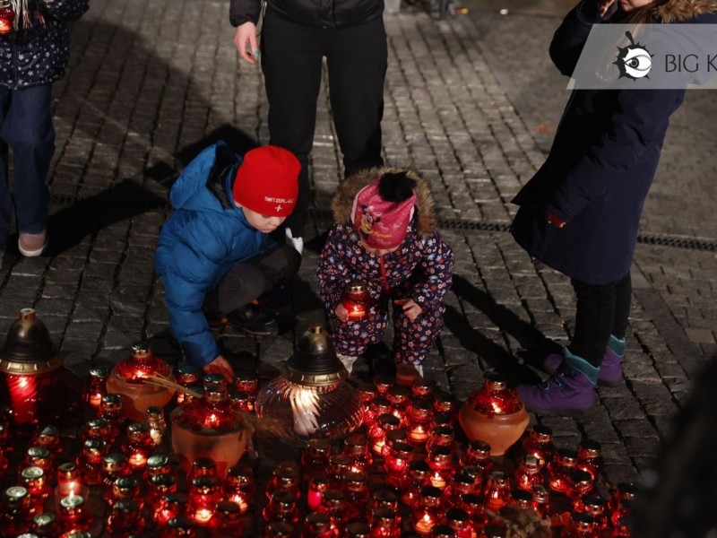 В Києві вшанували пам’ять жертв голодоморів: як це було (ФОТОРЕПОРТАЖ)