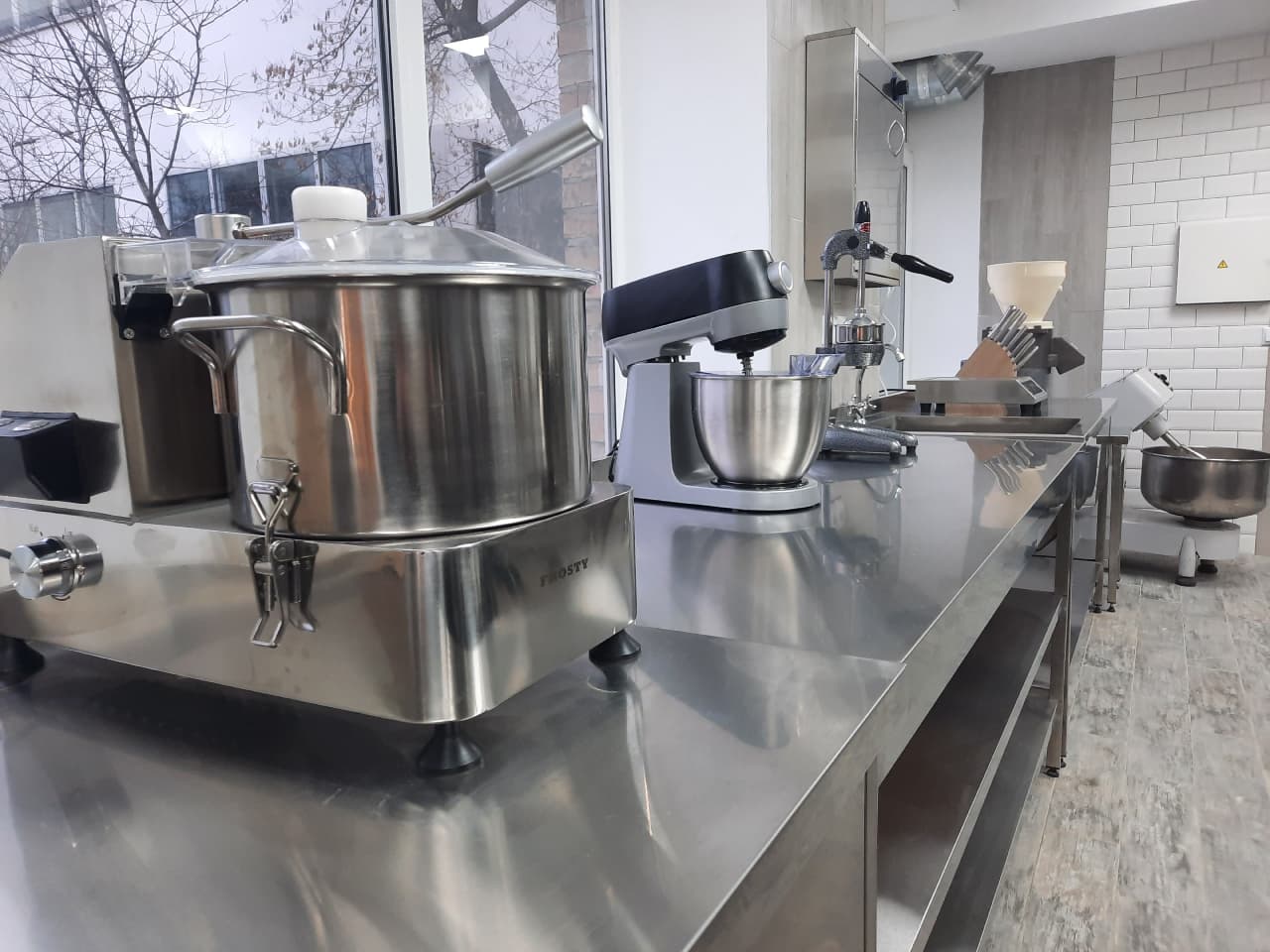 навчально-практичний центр сучасних кулінарних технологій на базі Вищого професійного училища № 33.