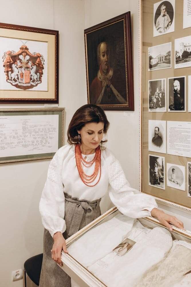 Марина Порошенко у вишиванці гетьманівни Єлизавети Скоропадської