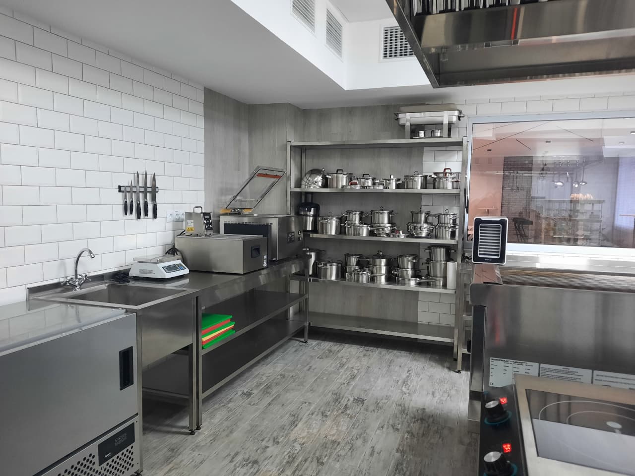 навчально-практичний центр сучасних кулінарних технологій на базі Вищого професійного училища № 33.