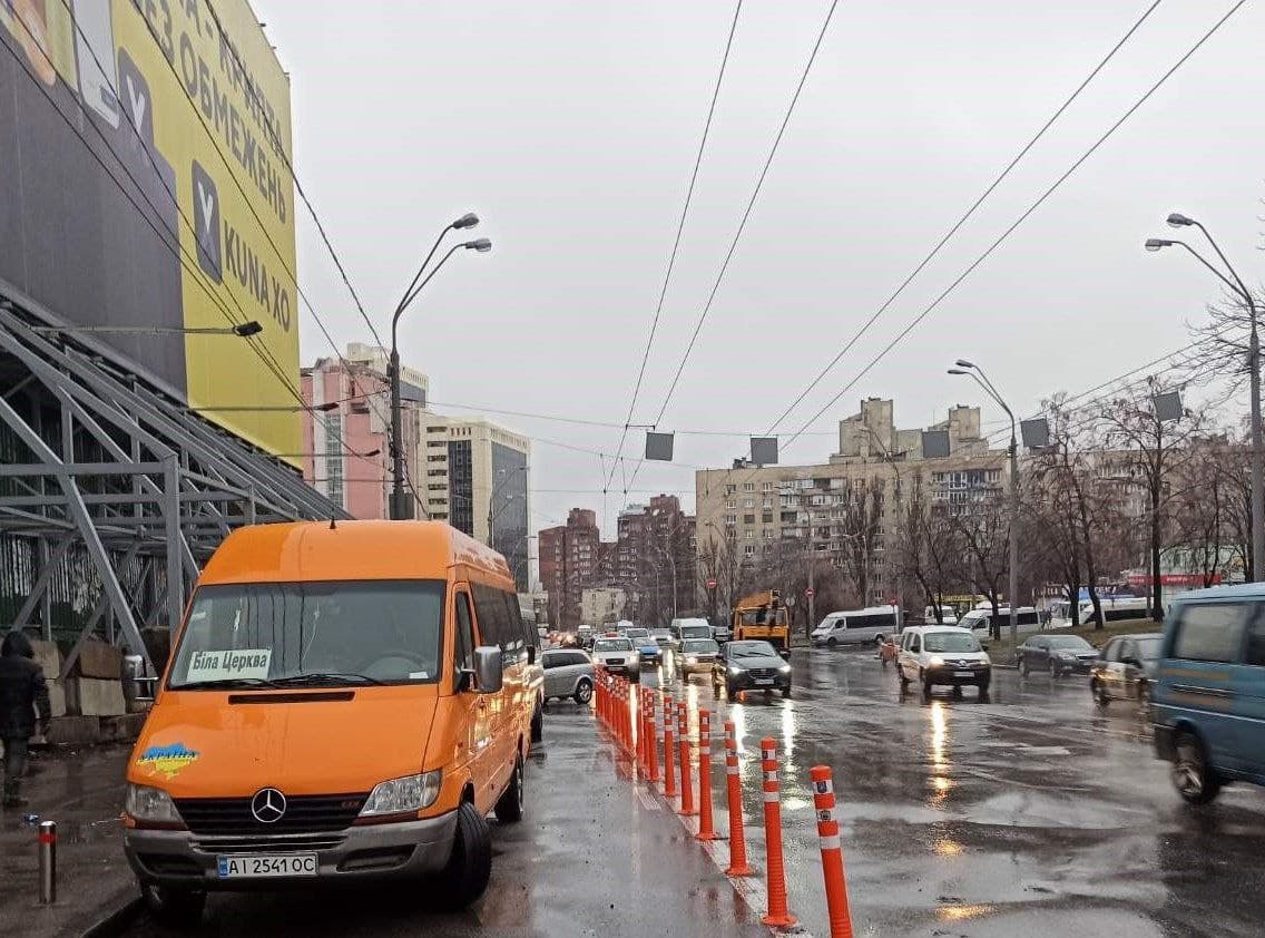 делініатори на Либідській площі