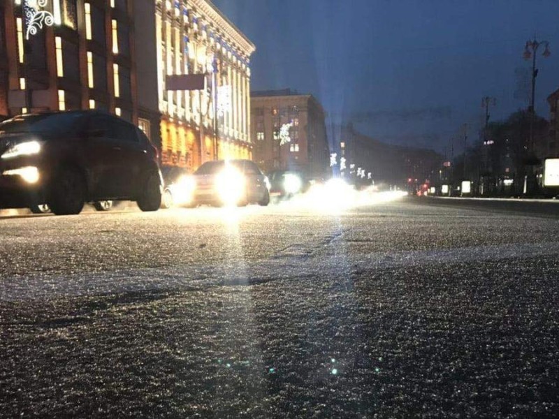 Наслідки негоди: у Києві за день сталось понад 100 ДТП