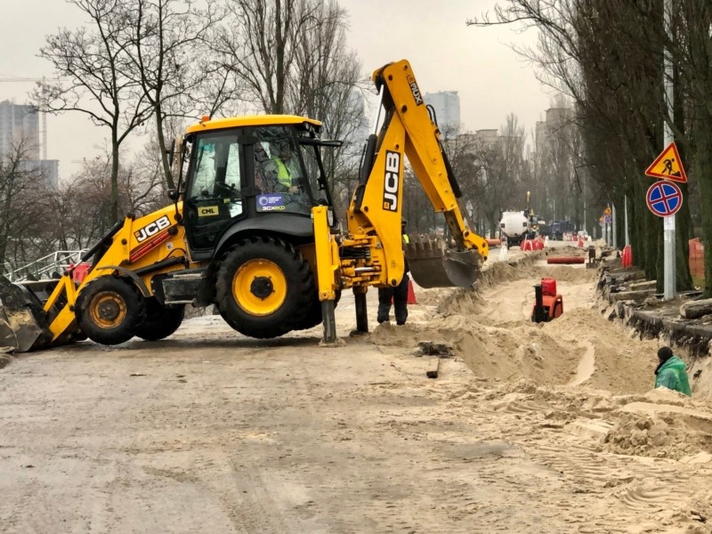 На Позняках влада намагається не допустити зсуву ґрунту на кладовищі