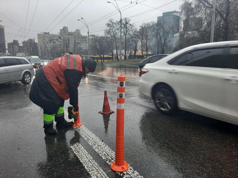 делініатори на Либідській площі