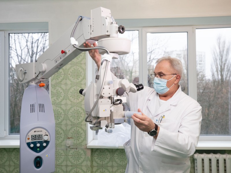 Марина Порошенко передала у столичну лікарню новітній прилад для лікування зору