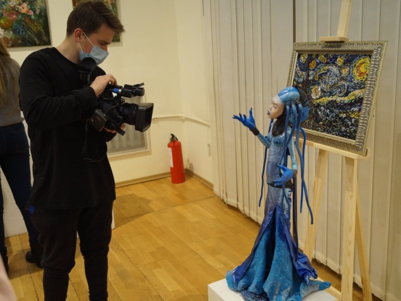 Діва Плавалагуна, Шляпник, Аліса в Зазеркаллі. У музеї стартувала виставка авторської ляльки від київської майстрині