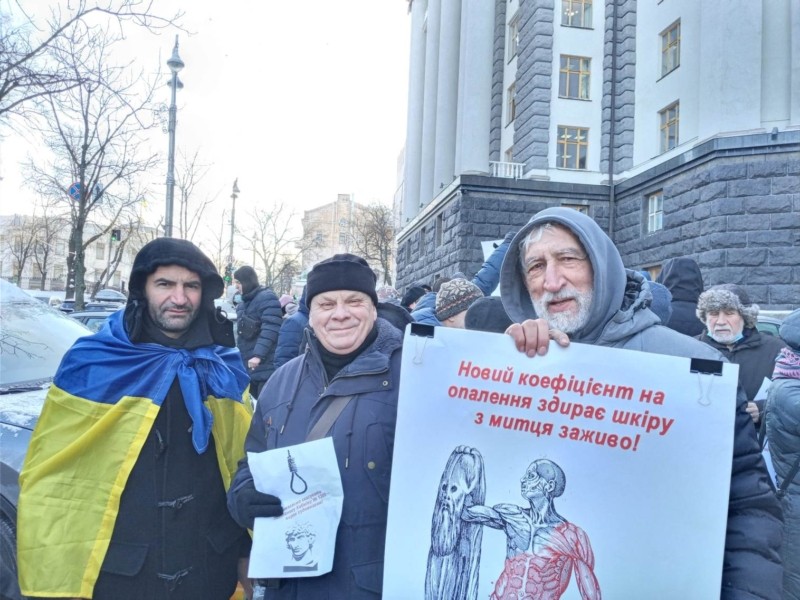 Митці прийшли під Кабмін через захмарні тарифи на тепло у майстернях (ФОТО)