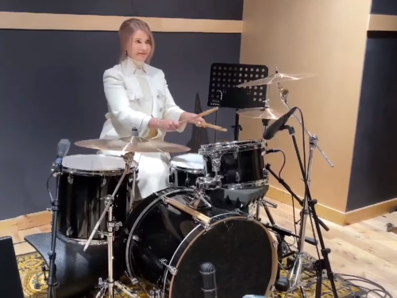 Приймаємо замовлення на вечірки: Тимошенко після Ради зіграла на барабанах (ВІДЕО)