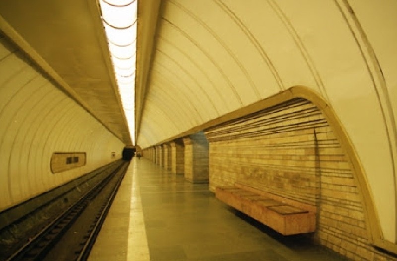 Пасажирів київського метро терміново висадили з поїзда на станції “Дружби народів”