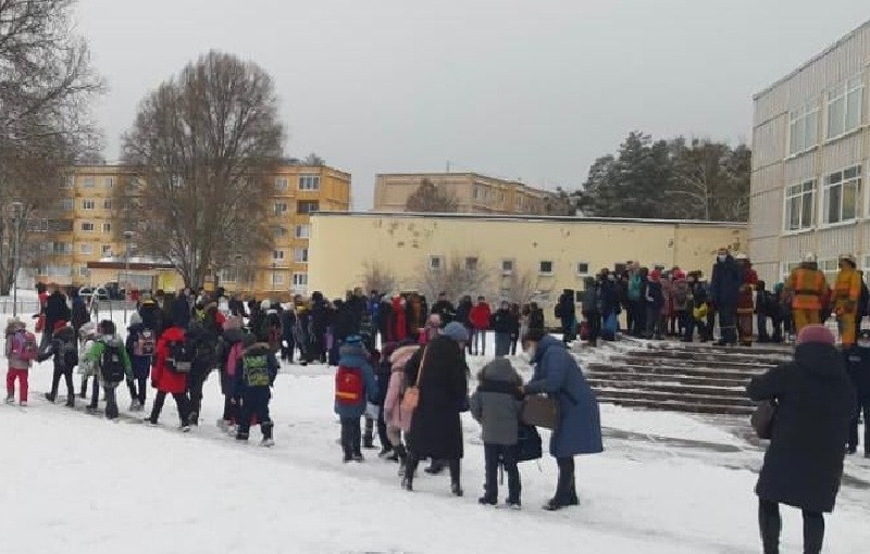 В Славутичі евакуйовано всіх учнів школи