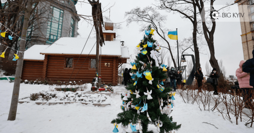 новорічні ялинки на честь героїв небесної сотні і загиблих воїнів