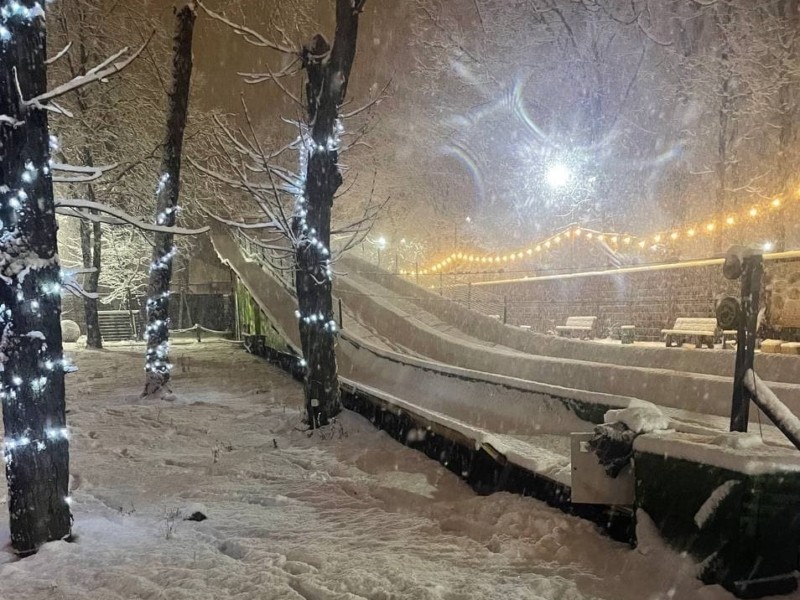 Скоро канікули: в Гідропарку відкрили найбільшу сноутюбіногову гірку