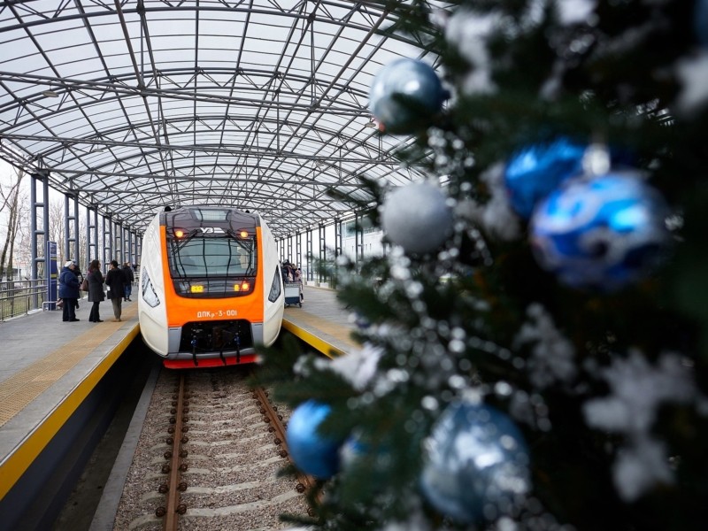 Новий рік у поїздах України зустрінуть близько 10 тисяч пасажирів