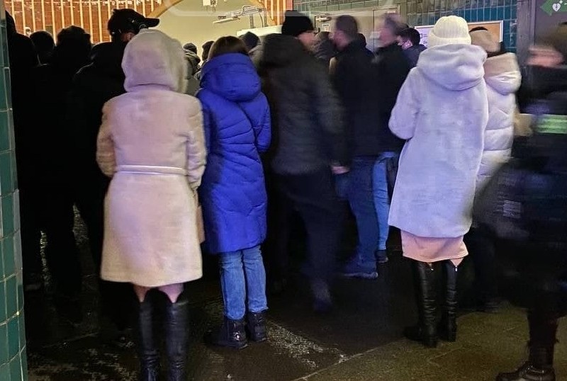 В метро Києва утворилися величезні черги через збій у продажі квитків (ВІДЕО)
