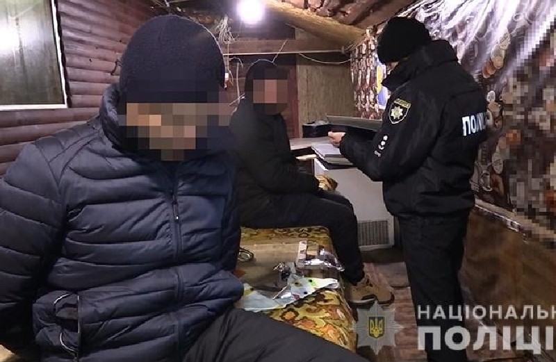 Забризкали газом і сховали в гаражі. Родина іноземців у Києві викрала чоловіка (ФОТО)