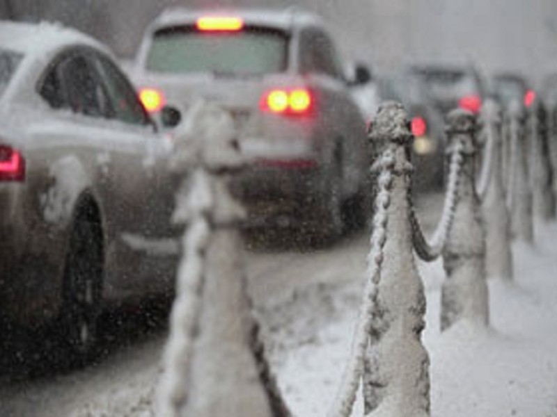 Снігопад і ДТП: Київ паралізувало у заторах
