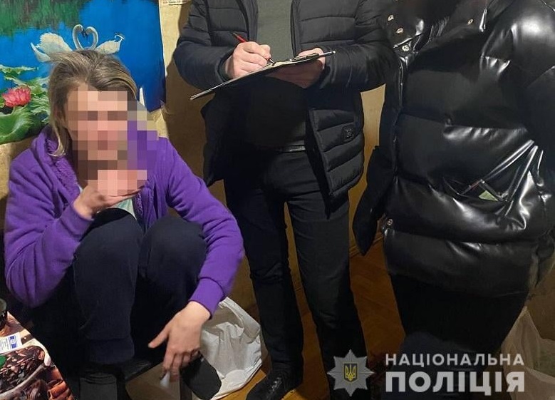 Вдарила ножем: у Києві врятували 4-річного хлопчика від п’яної матері