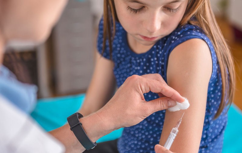 Підліткам спростили доступ до вакцинації від COVID-19 – подробиці