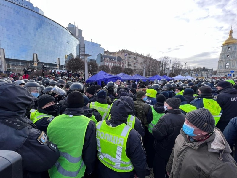 Керівника поліції Києва викликають на засідання Київради через сутички під Печерським судом