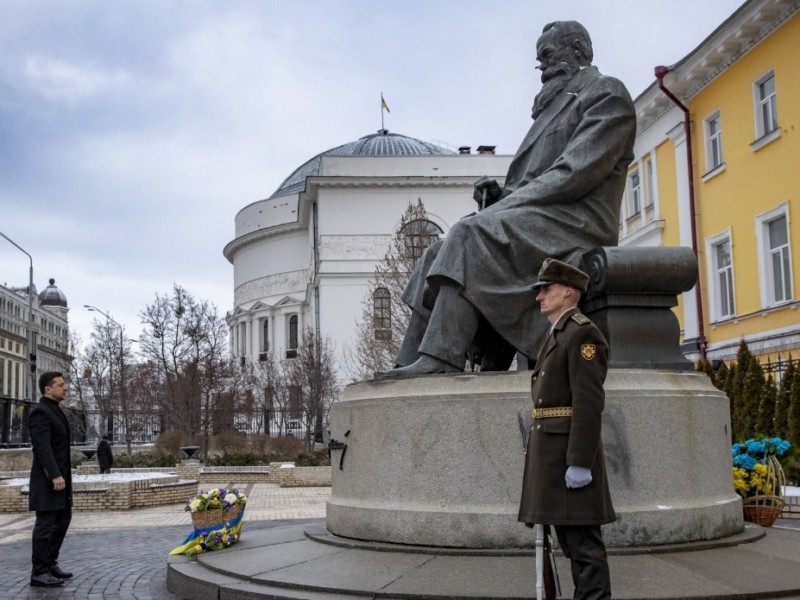 День соборності: президент поклав квіти до пам’ятника Грушевському (ФОТО)