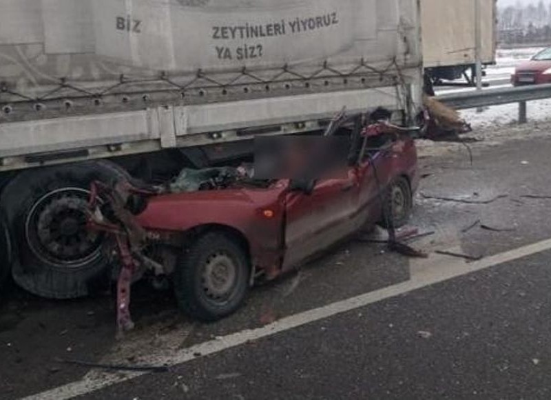 Чотири тіла лежать прямо на дорозі – моторошні фото смертельної аварії під Києвом