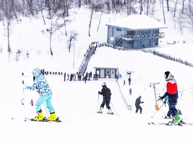 Снігові схили: Топ-місць Києва та області для катання на лижах