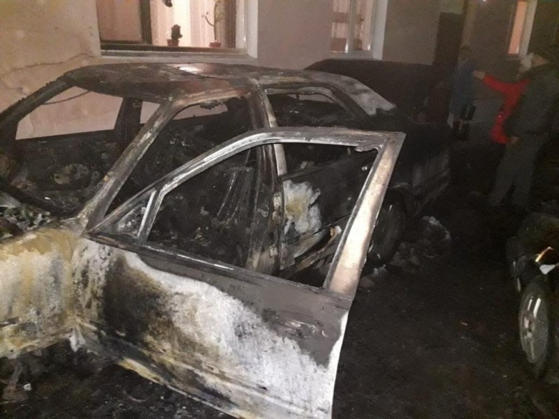 “Отелло” з передмістя спалив два автомобілі знайомих своєї дружини