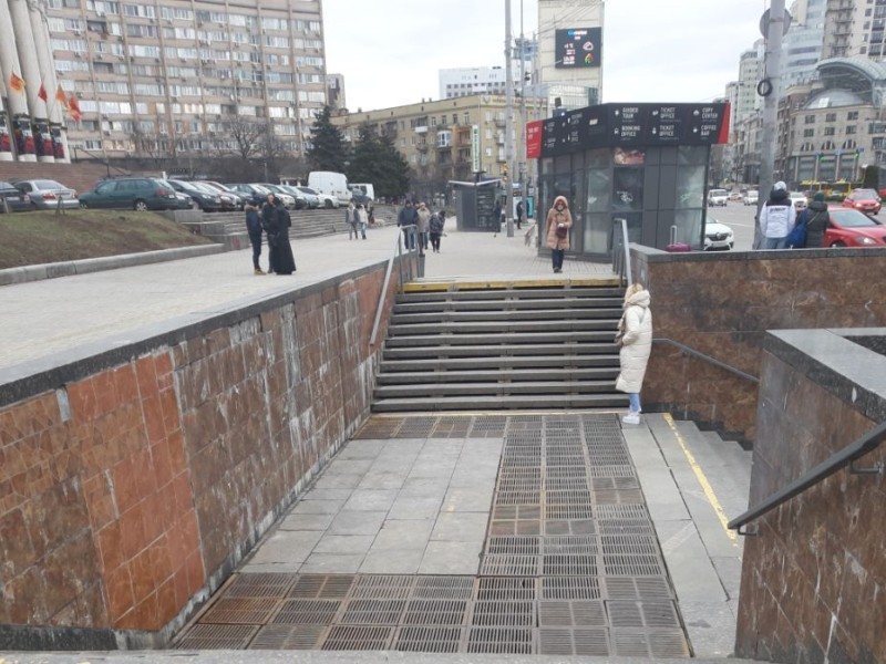 У підземному переході на площі Перемоги стався масштабний обвал (ФОТО)