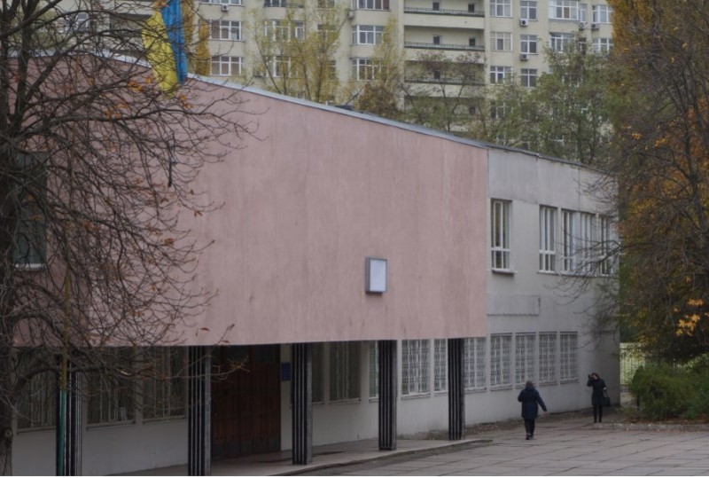 Котлети розбрату: в київській школі кухарі побились з прибиральницею (ФОТО)