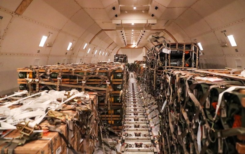 Понад 80 тонн боєприпасів: У “Борисполі” сів літак з п’ятою партією допомоги від США