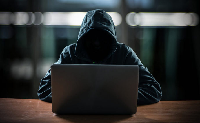 “Бійтеся і чекайте гіршого”: хакери атакували сайти українського уряду та “Дію”