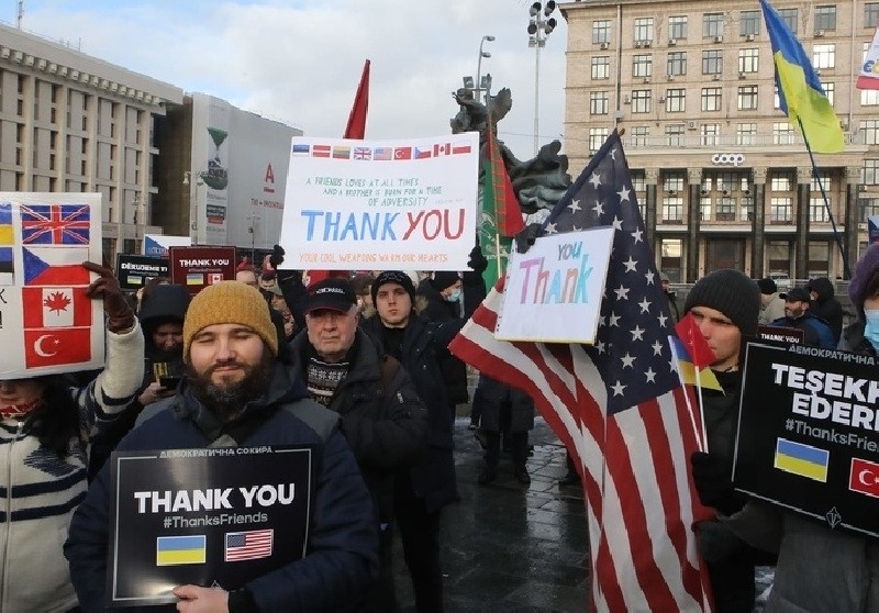 Українці на Майдані подякували західним друзям за військову допомогу